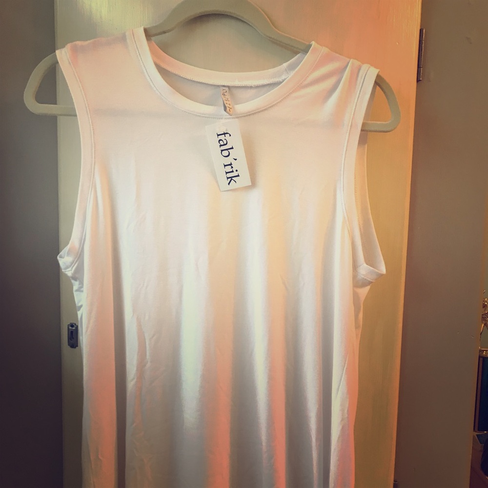 White sleeves cotton tee